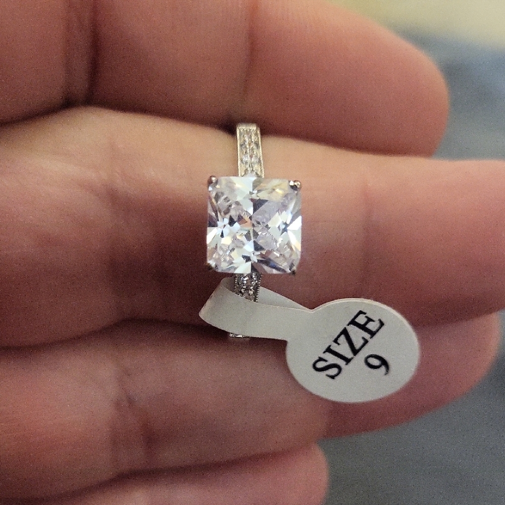 Elegant Silver Women's Ring